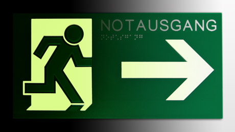 Taktile Fluchtwegbeschilderung Montage